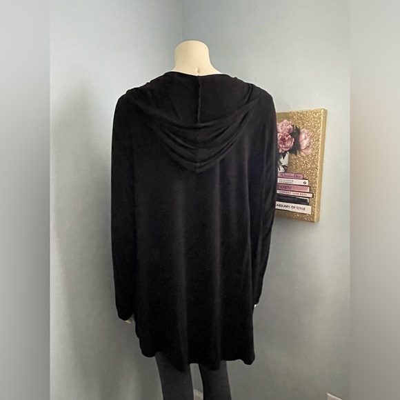 TORRID 3X Super Soft V-Neck Strappy Shirttail Hem Hoodie - Picture 5 of 9